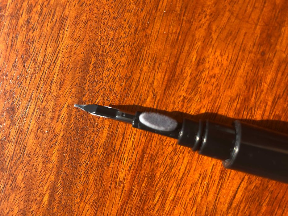 Escova de limpeza 2 em 1 para fones