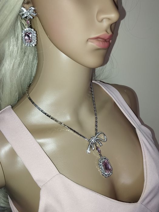 Komplet eleganckiej biżuterii zestaw kryształki cyrkonia pudełko