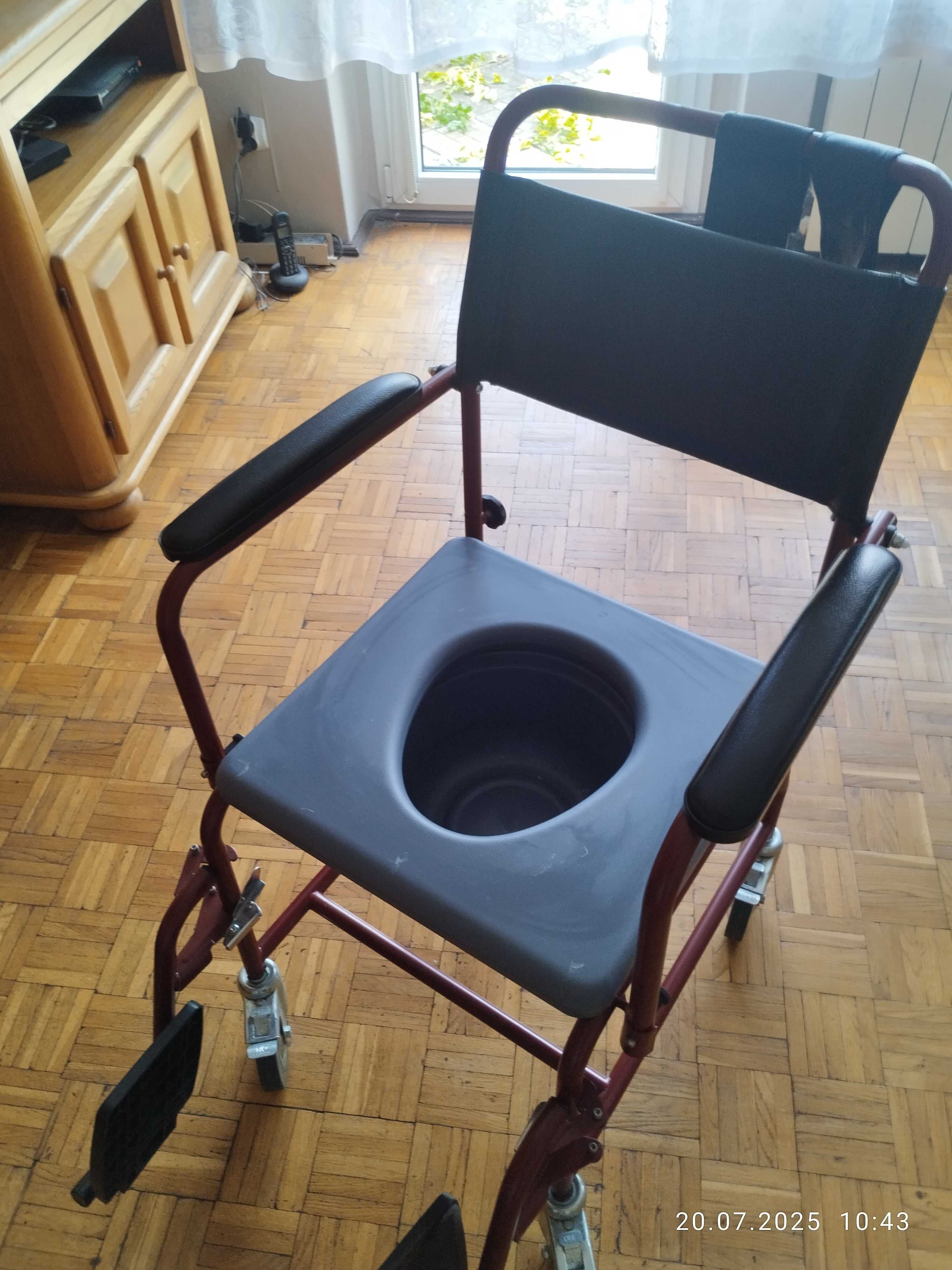 Wózek inwalidzki toaletowy