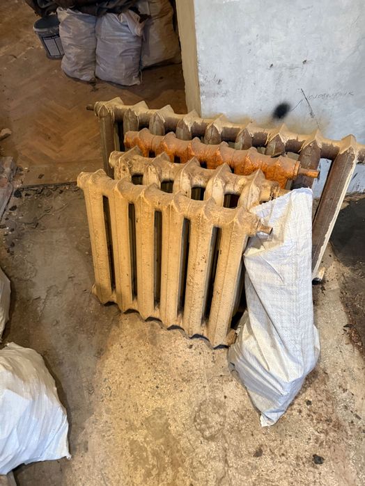 Продам титан ,чавунні батареї та котел