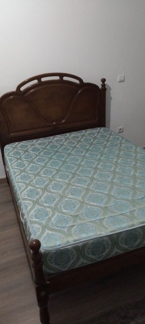 vendo cama, com colchao e estrado