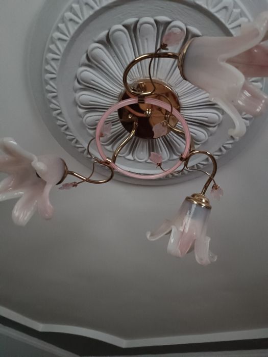 Світильник люстра з металевим каркасом у вигляді квітів для освітлення