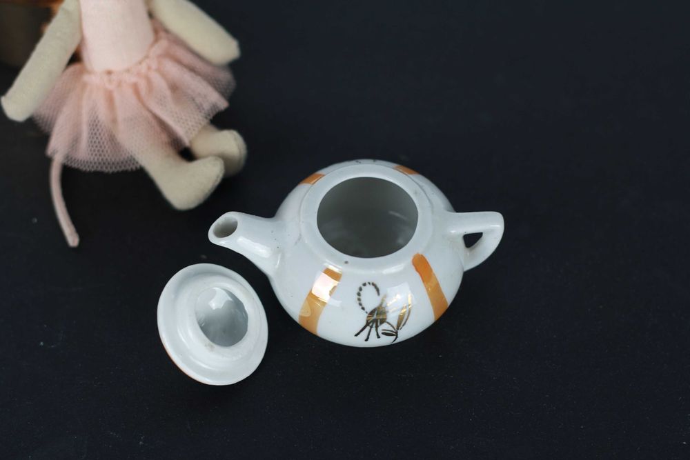 Mini porcelanowy dzbanek do herbaty dla lalek