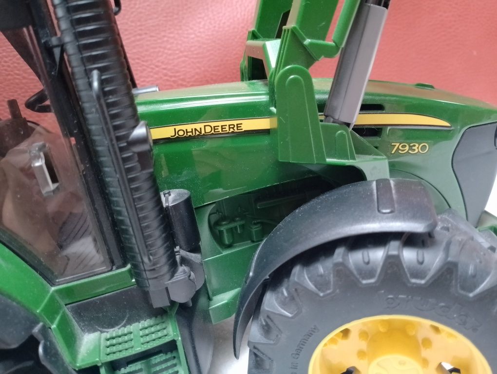 Zabawka ciągnik John Deere