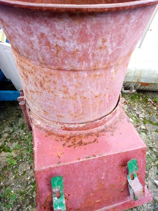 Rozdrabniacz gałęzi Młynek pelet drewno plastik, styropian