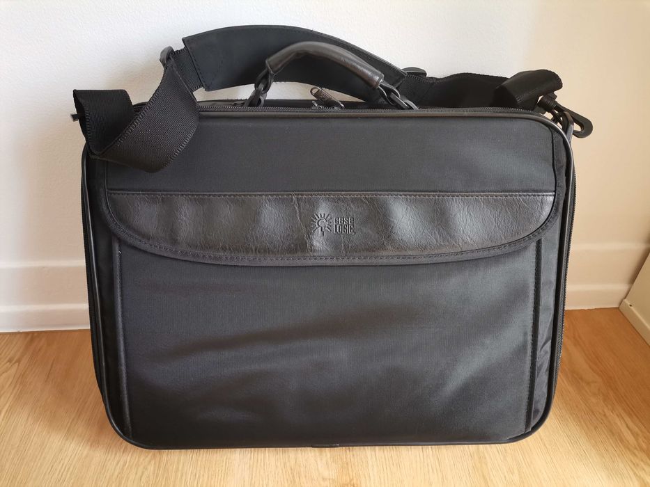 Pasta para computador Case Logic nova - impecável