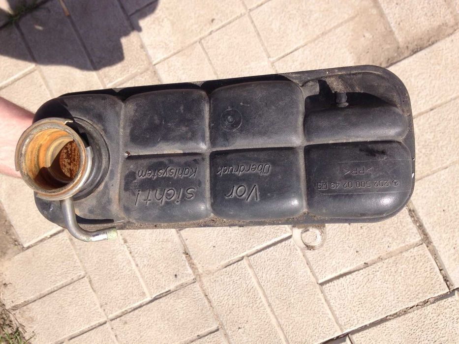 Расширительный бачёк и крышка бачка Мерседес