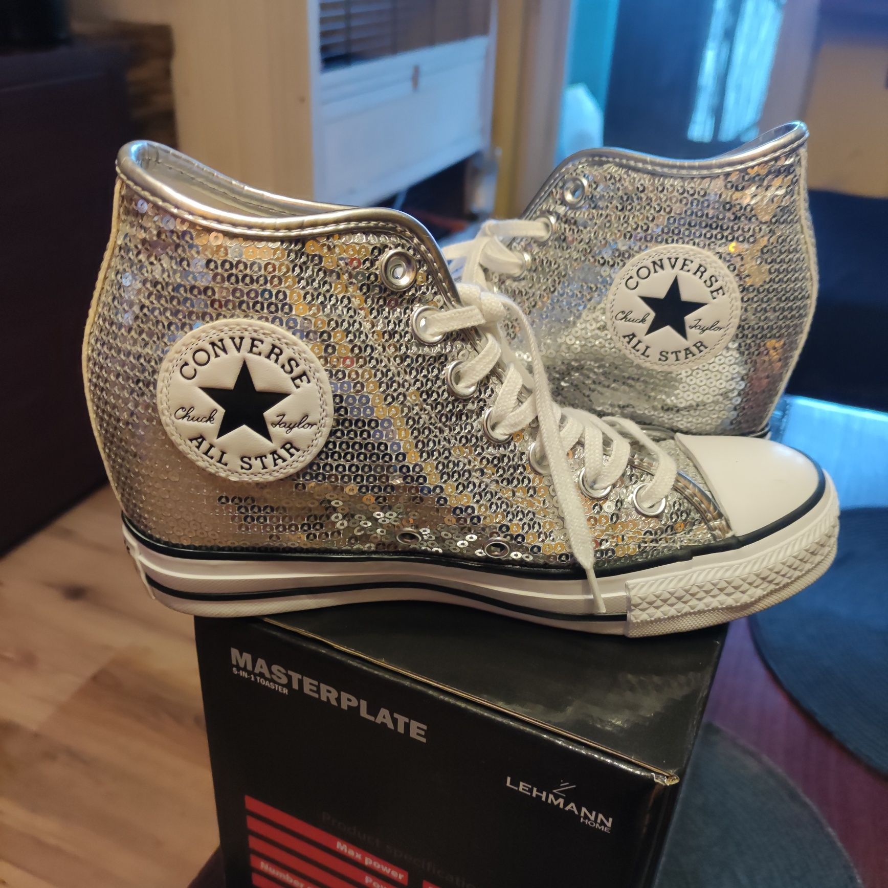 Srebrne trampki Converse