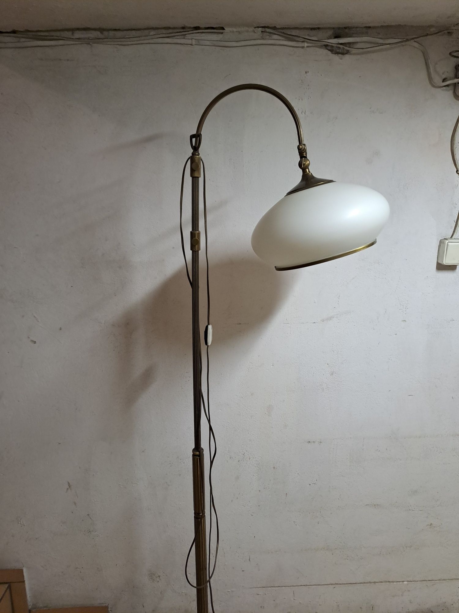 Lampa stojąca z mosiądzu