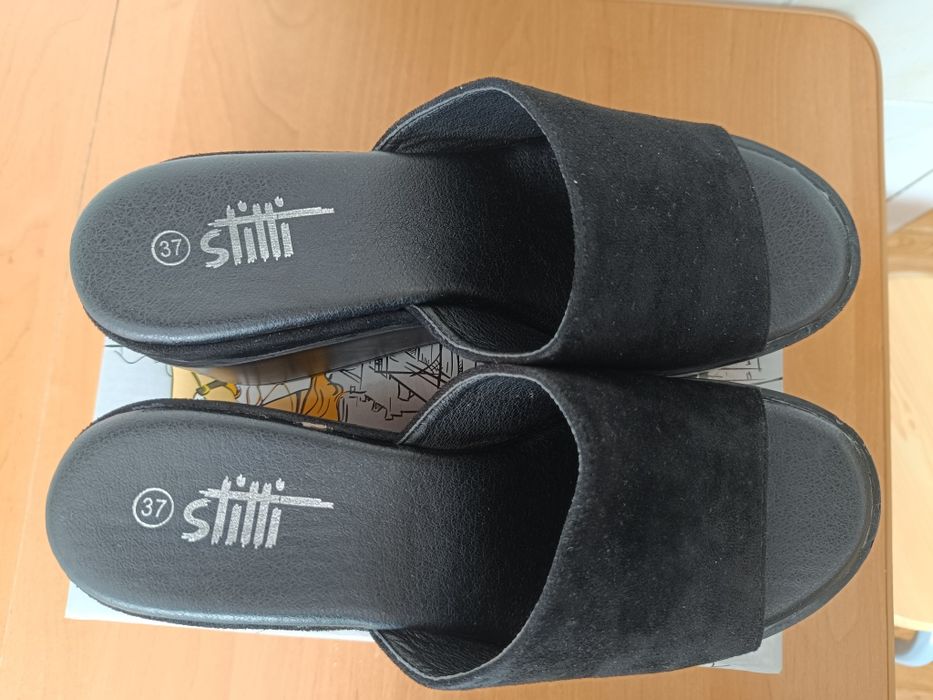 Босоніжки -шльопанці