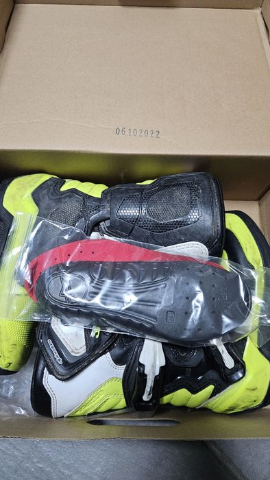 Alpinestar tech 3s kids