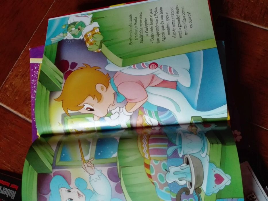 2Livros: Pinóquio e o Gato das botas.