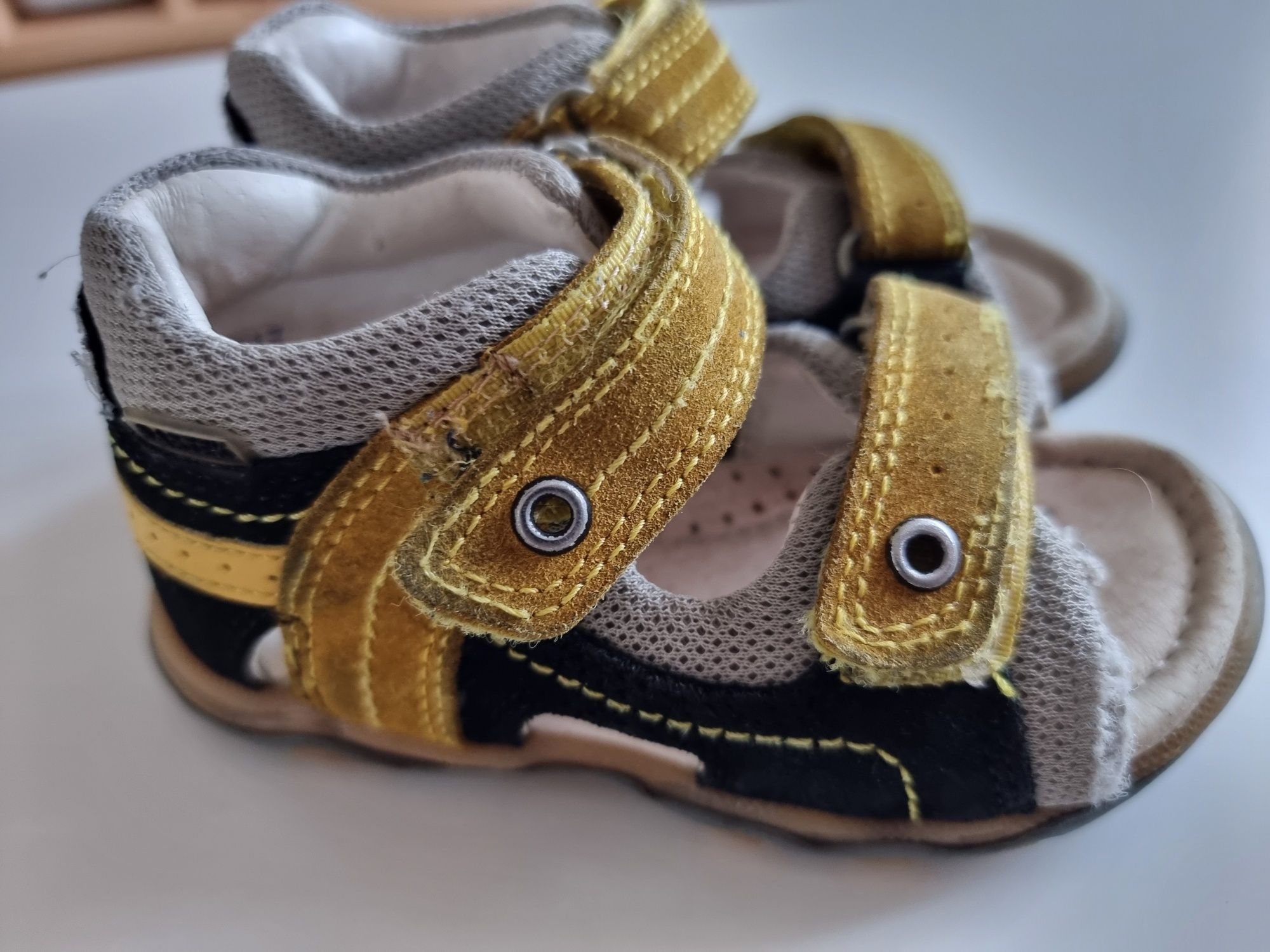 Buty bartek sandały kapcie do żłobka przedszkola 23


Do sprzedania ge