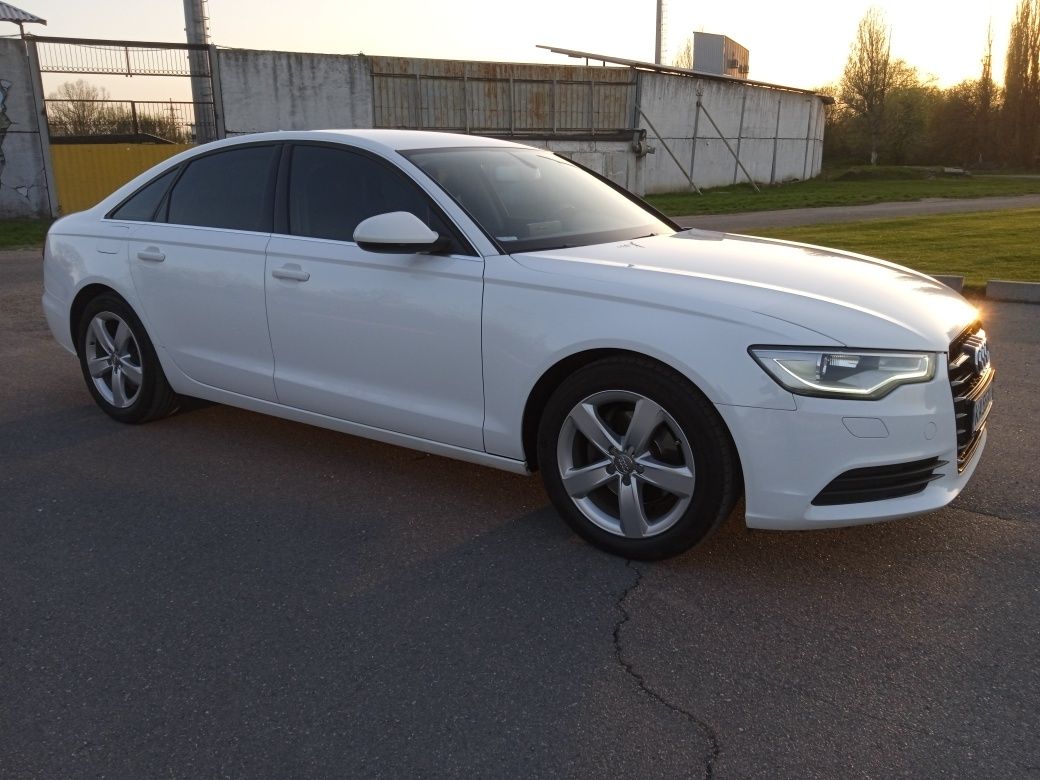 Продам Audi A6 официальный автомобиль не крашен.