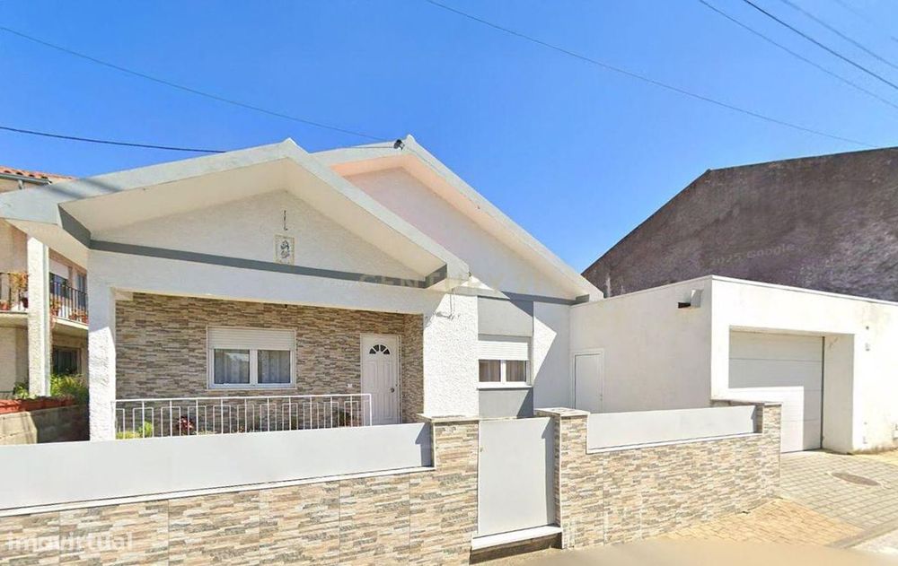 Moradia T3 térrea a 3 minutos da paragem de metro