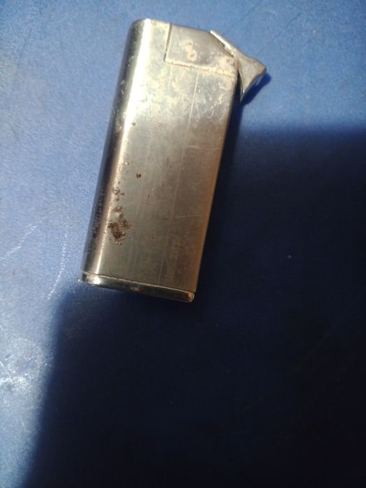 Зажигалки две под восстановления всё как на фото.