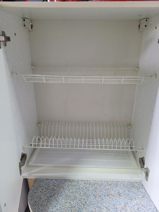 Угловая кухня с мойкой краном вытяжкой кухонный гарнитур шкаф на кухню