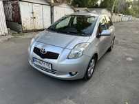 Продам свой автомобиль Toyota Yaris 2006. Безключевой, на кнопке.
