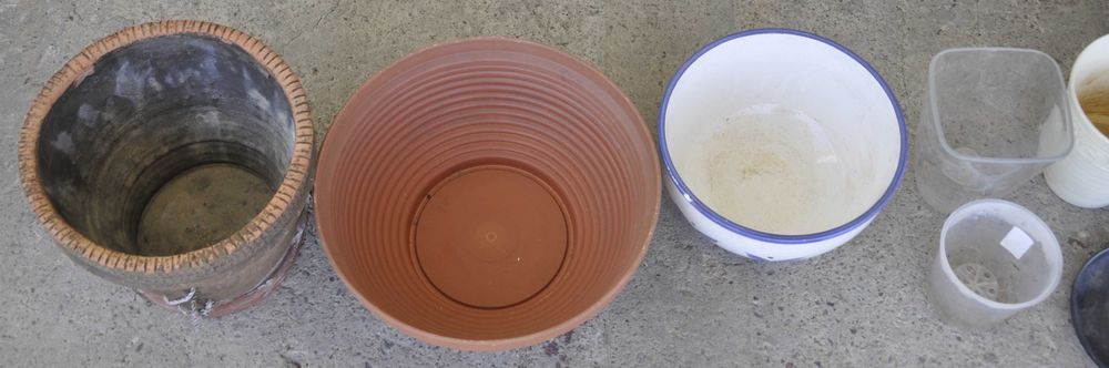 Osłonki na Donice Ceramiczne Plastikowe Podstawki Oddam za Darmo