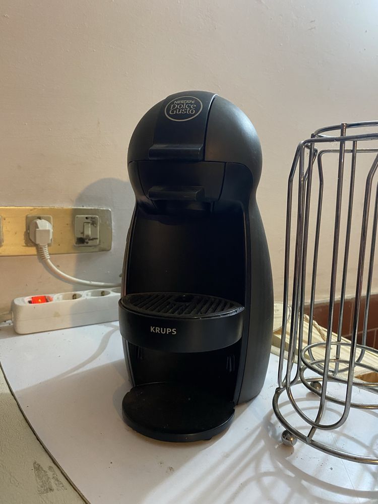 Máquina de Café Dolce Gusto + Suporte para capsulas