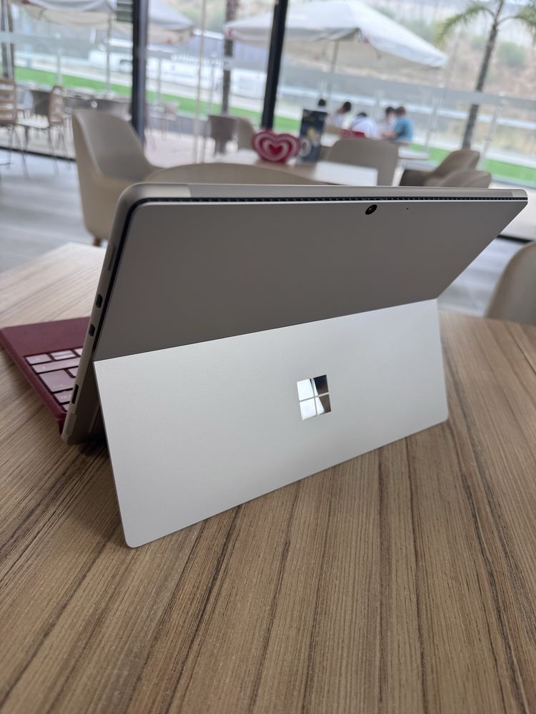 Surface Pro 8 ( COMO NOVO)