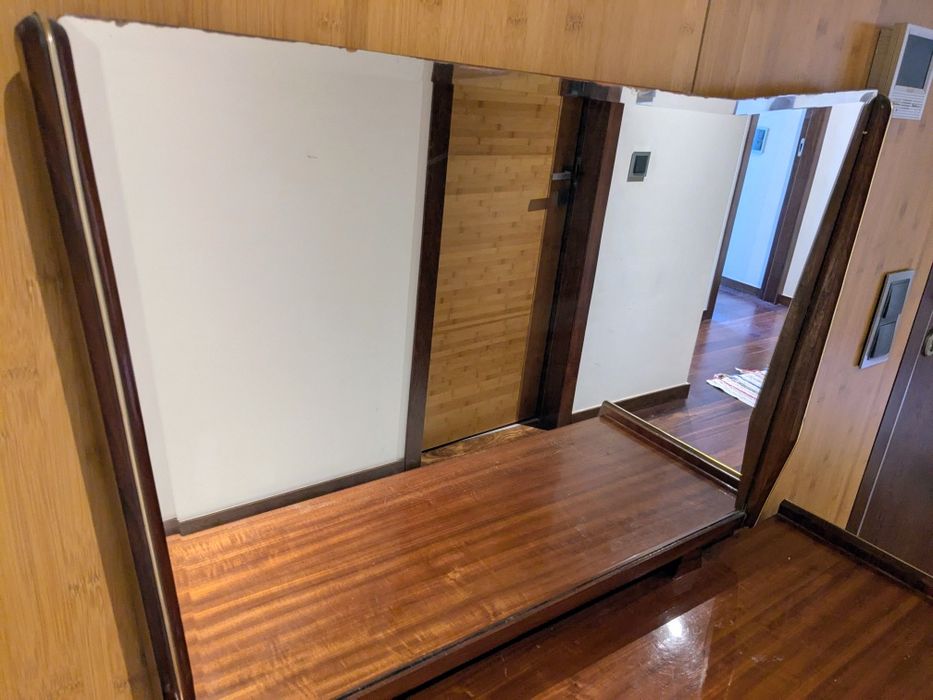 Toucador anos 50/60, madeira maciça, mogno vidrado.