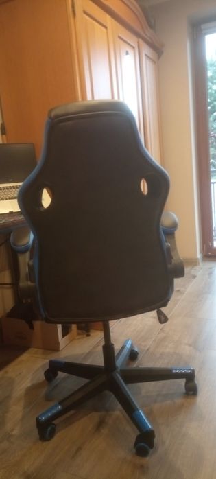 Sprzedaję fotel gamingowej .