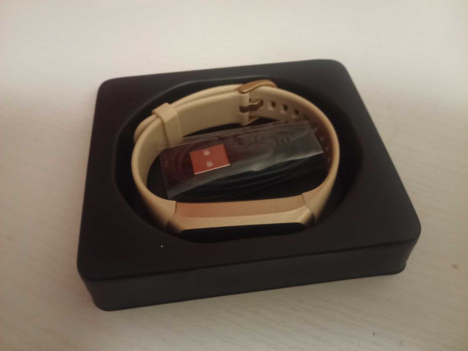 Sportowa inteligentna opaska C60 AMOLED