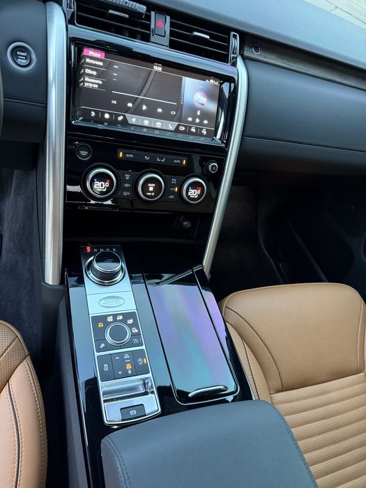 Land rover discovery 5