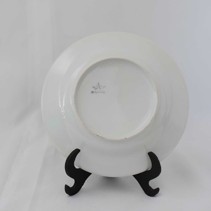 Prato com decoração Imari em porcelana portuguesa