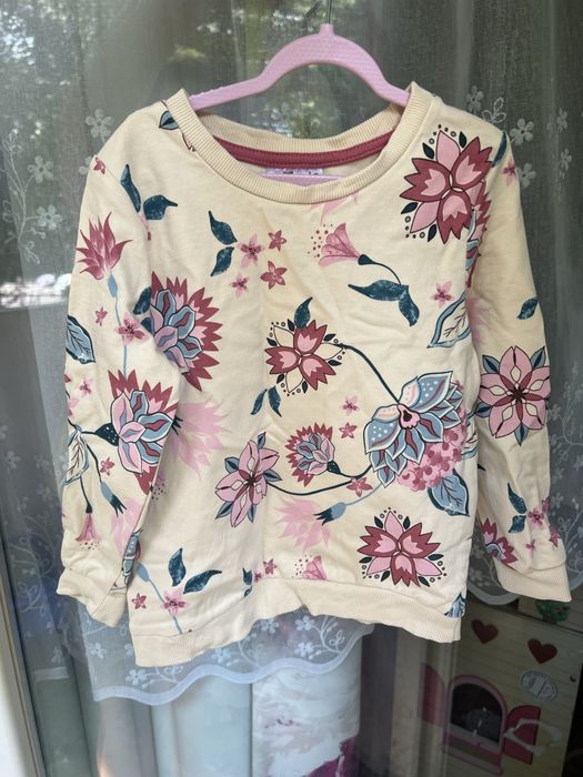 Prawie nowa cienka bluza rozm.92