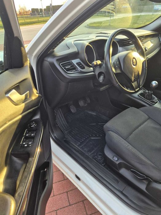 Alfa Romeo Giulietta 1.6,  2011, zadbana, bogate wyposażenie.