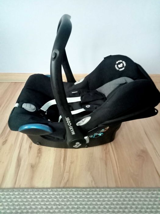 Fotelik samochodowy (nosidełko)