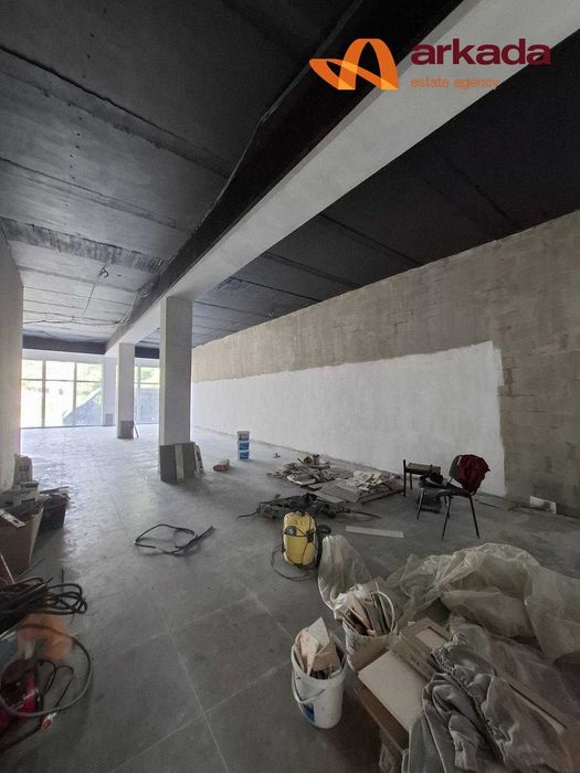 Здається в оренду комерційне фасадне приміщення в м. Калуш 220м2.