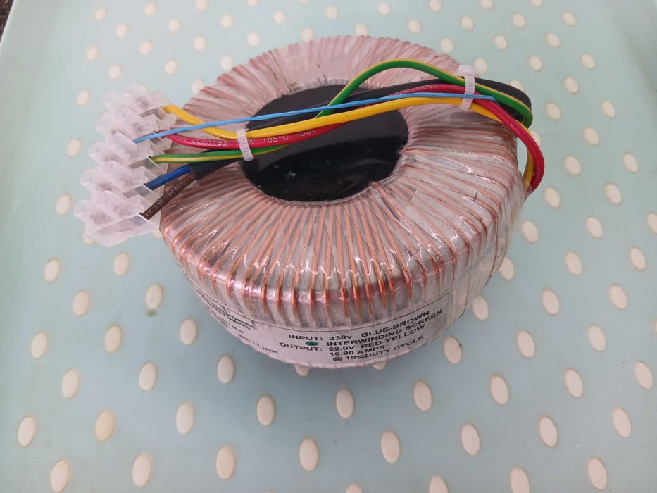 Potente transformador toroidal