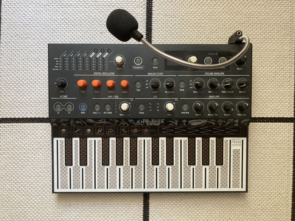 Arturia Microfreak syntezator + mikrofon