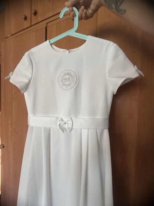 Sprzedam piekna albe 134/140