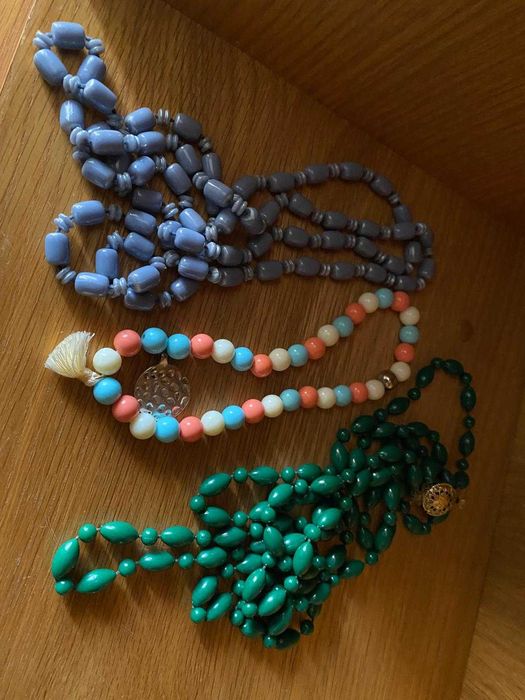 Anéis, colares, brincos e botões de punho