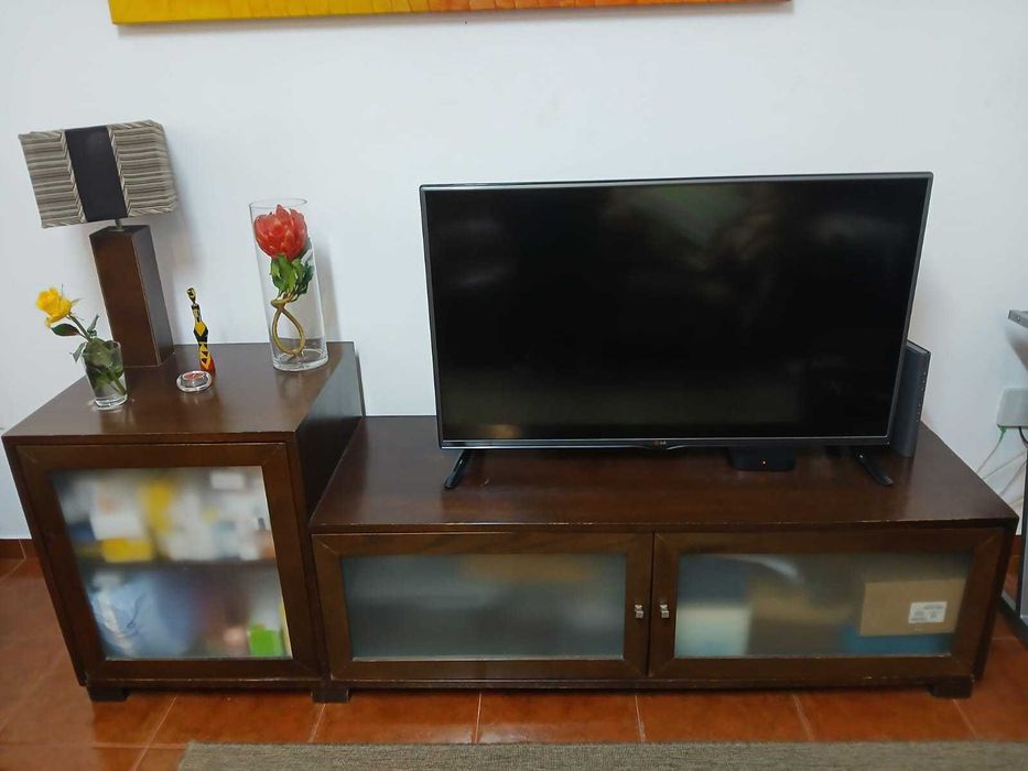 Sofas em pele em bom estado