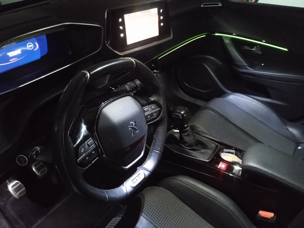 Peugeot 2008 GT - Line  wirtual kokpit