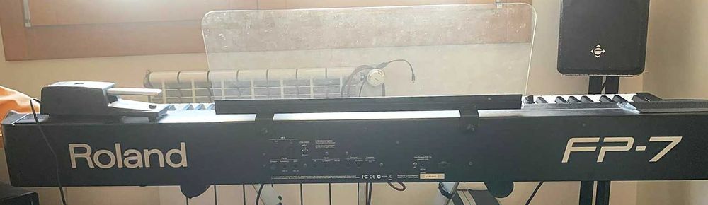Piano Digital Roland FP-7 – Excelente Estado + Acessórios
