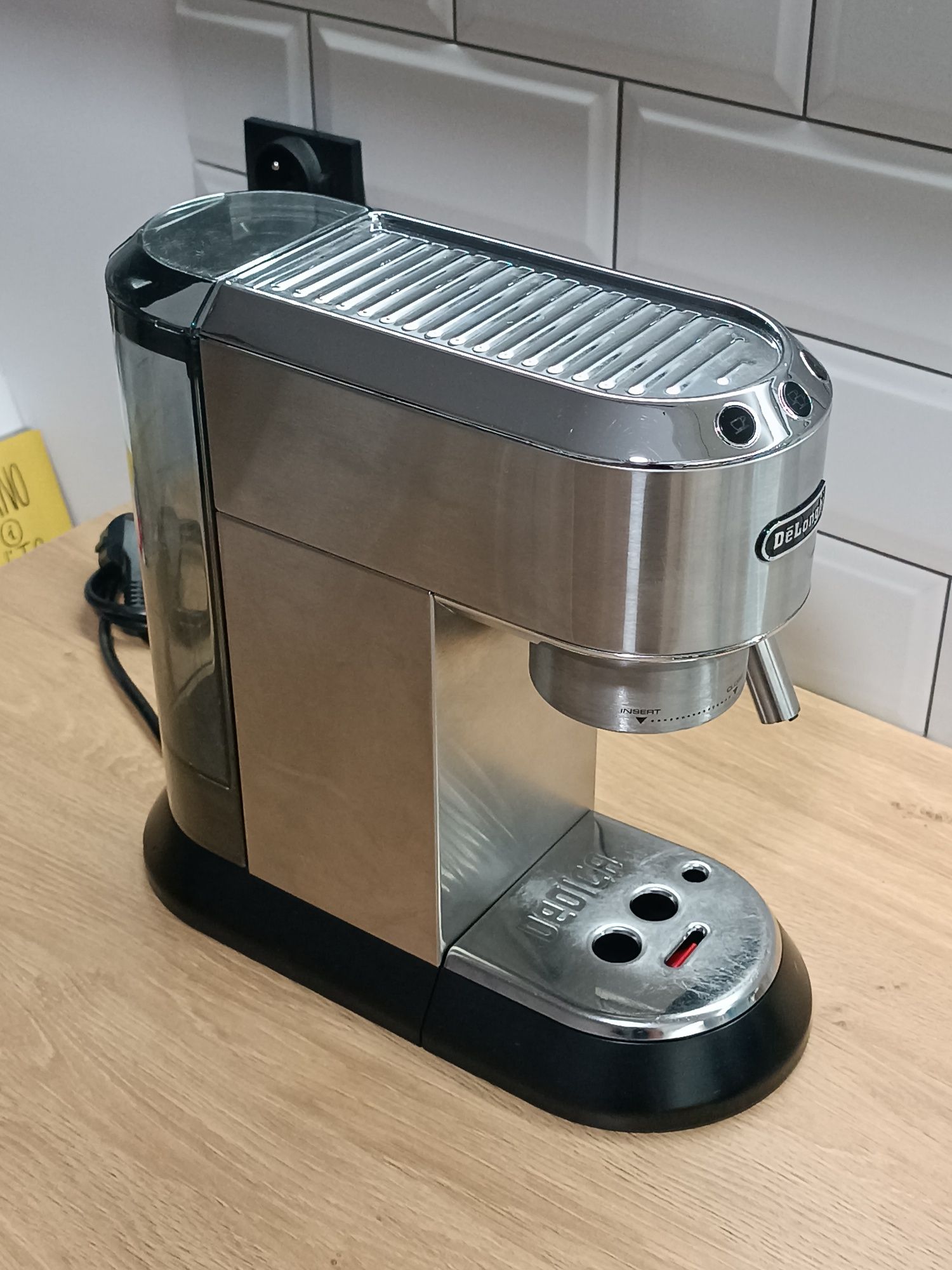 Ekspres kolbowy do kawy DeLonghi Dedica