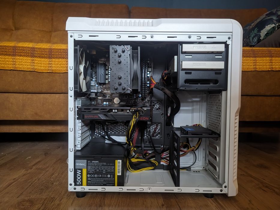 R5 5600X /RX 6600 8GB /SSD 1000GB Crucial/16GB DDR4 /Fera 3