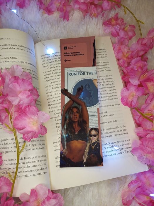 Tate Mcrae bookmark
