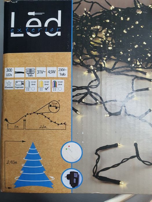 Lote de três series, 900 luzes LED, 7 funções e comando.