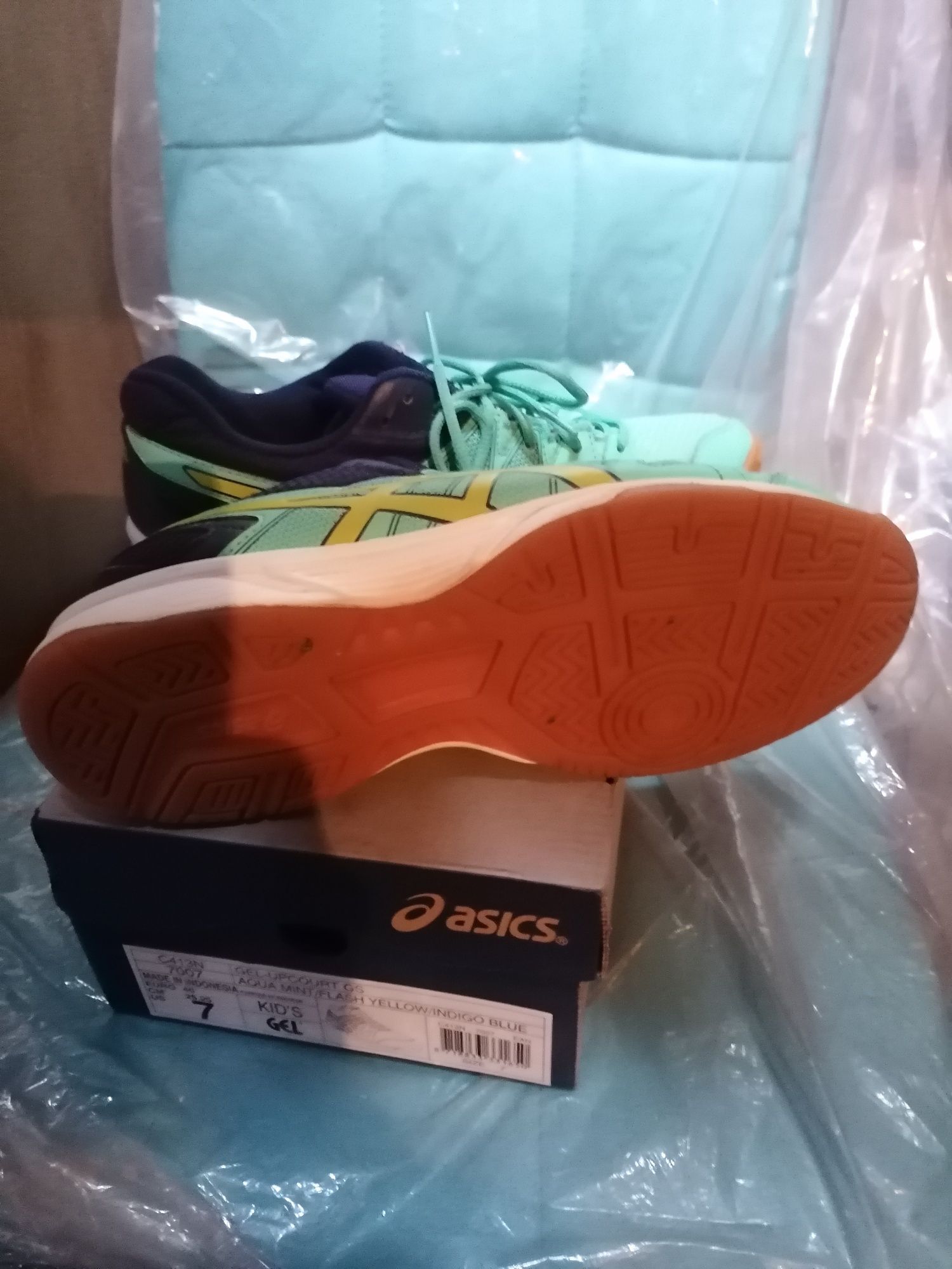 Buty halowe Asics rozm. 40