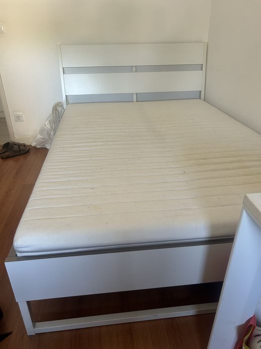 Cama Queen ( sem colchão )