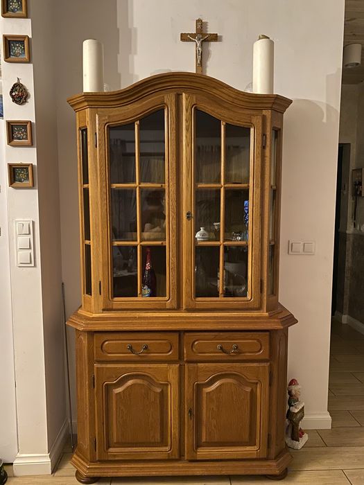 Solidna drewniana witryna/serwantka w klasycznym stylu