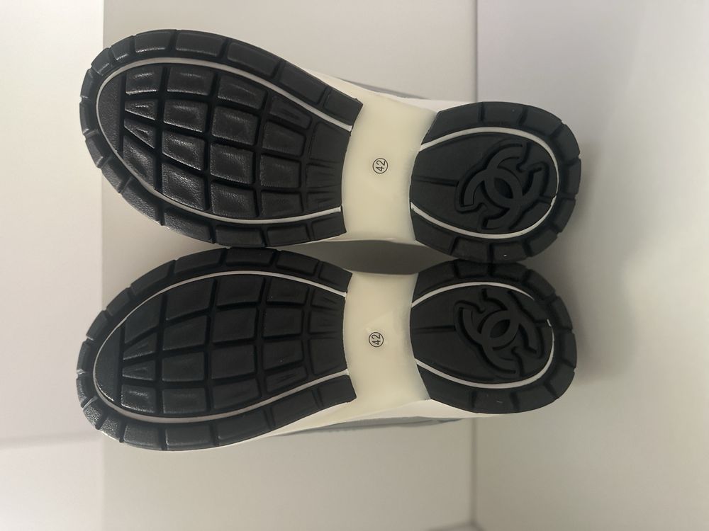 Chanel cc runner