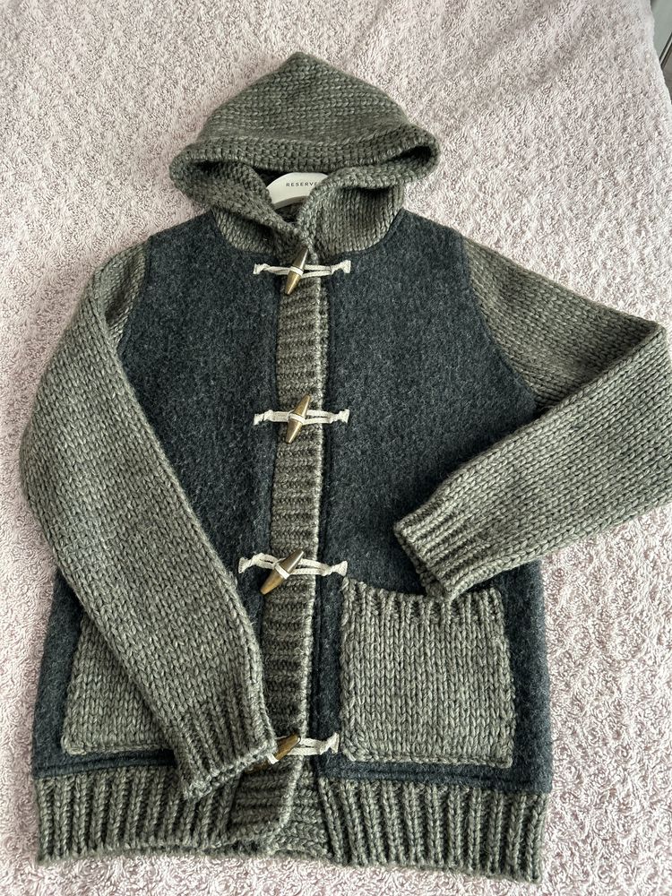 Wełniany gruby sweter z kapturem rozpinany drewniane guziki Zara